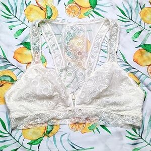 Ari size medium cream colored lace bralette